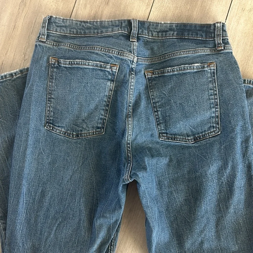 Abercrombie The Skinny High Rise jeans size 31 busted knee